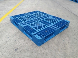 Plastic Pallet six skids